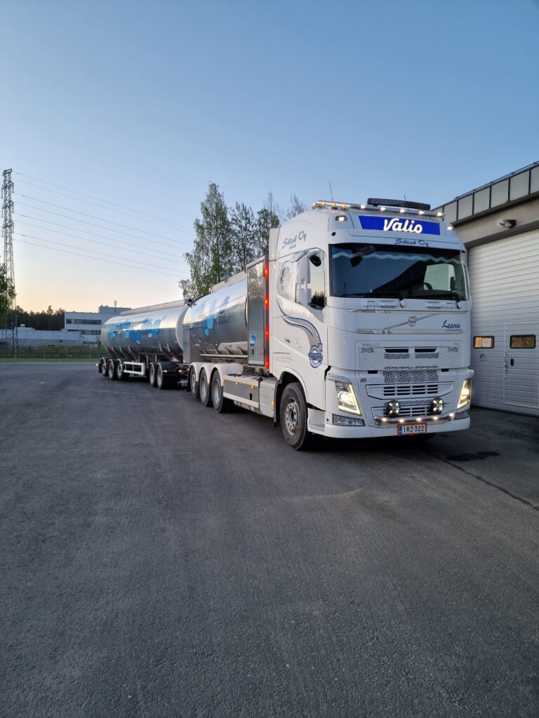 Kuljetus ja Urakointi Säisä Oy - Volvo FH