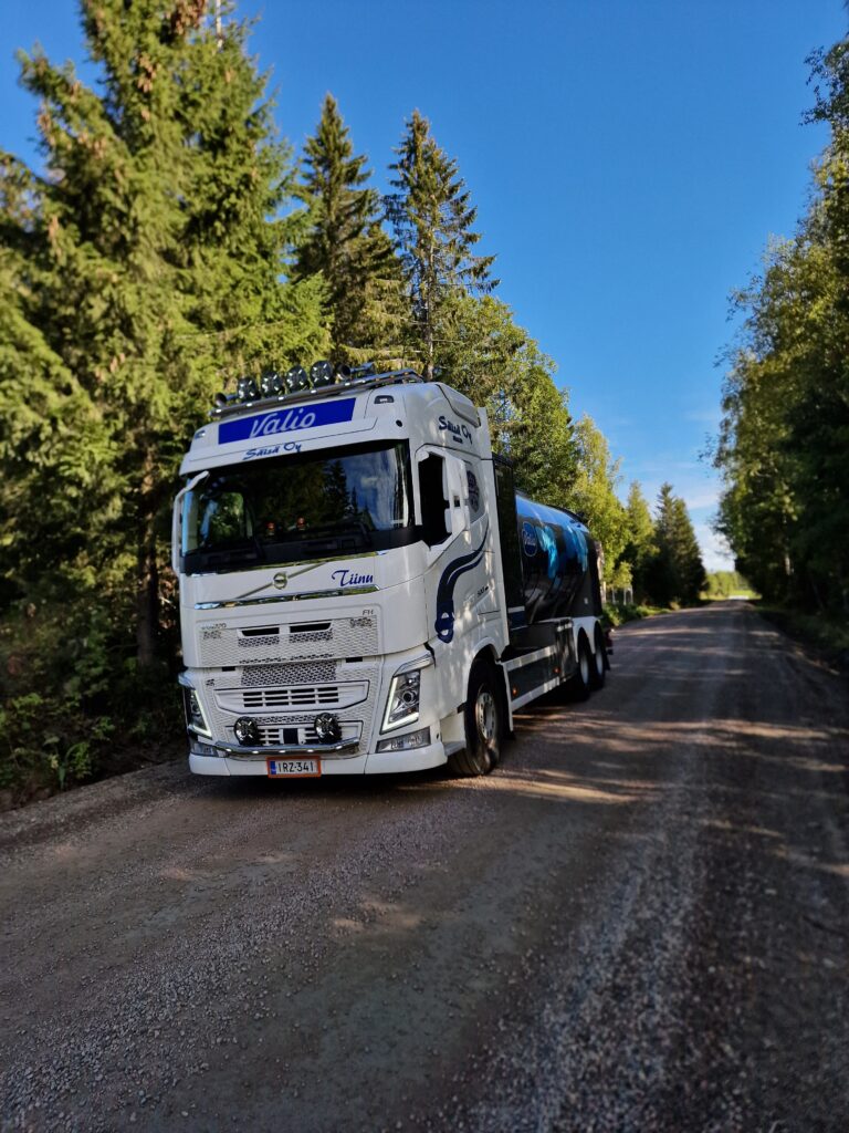 Kuljetus ja Urakointi Säisä Oy - Volvo FH
