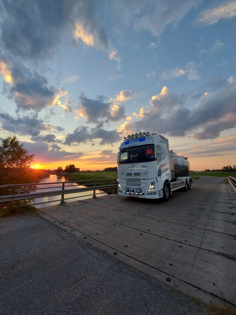 Kuljetus ja Urakointi Säisä Oy - Volvo FH